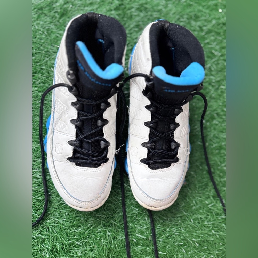 Jordan 9 Retro
Powder Blue (2024) (GS)‎ Size 4.5Y